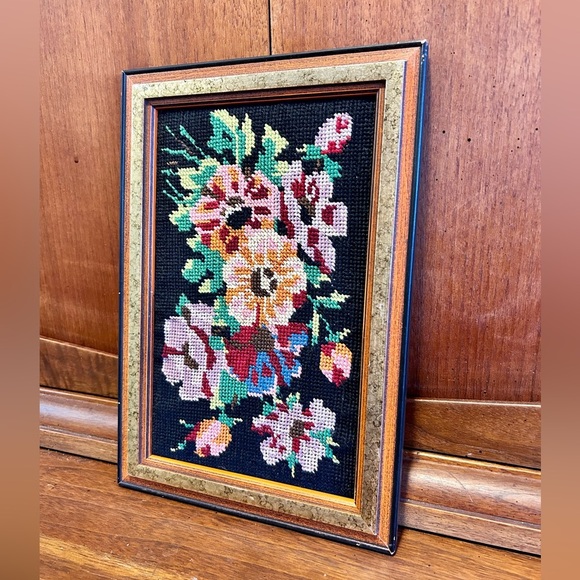 Vintage 60s/70s Black Contrast Floral Needlepoint Art Wall Hanging Picture - Picture 2 of 6